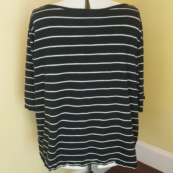 Torrid black white striped 3/4 sleeve top size 5 - Picture 3 of 5